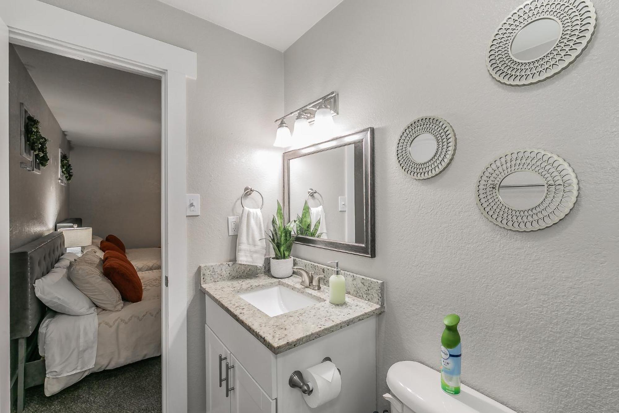 Cozy 2Br Farmhouse Apt - Sleeps 8 - Free Parking! Arlington Esterno foto