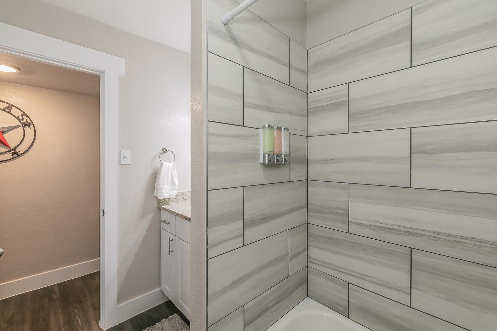 Cozy 2Br Farmhouse Apt - Sleeps 8 - Free Parking! Arlington Esterno foto
