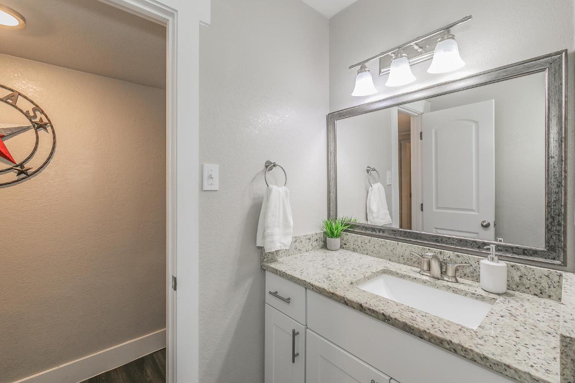 Cozy 2Br Farmhouse Apt - Sleeps 8 - Free Parking! Arlington Esterno foto