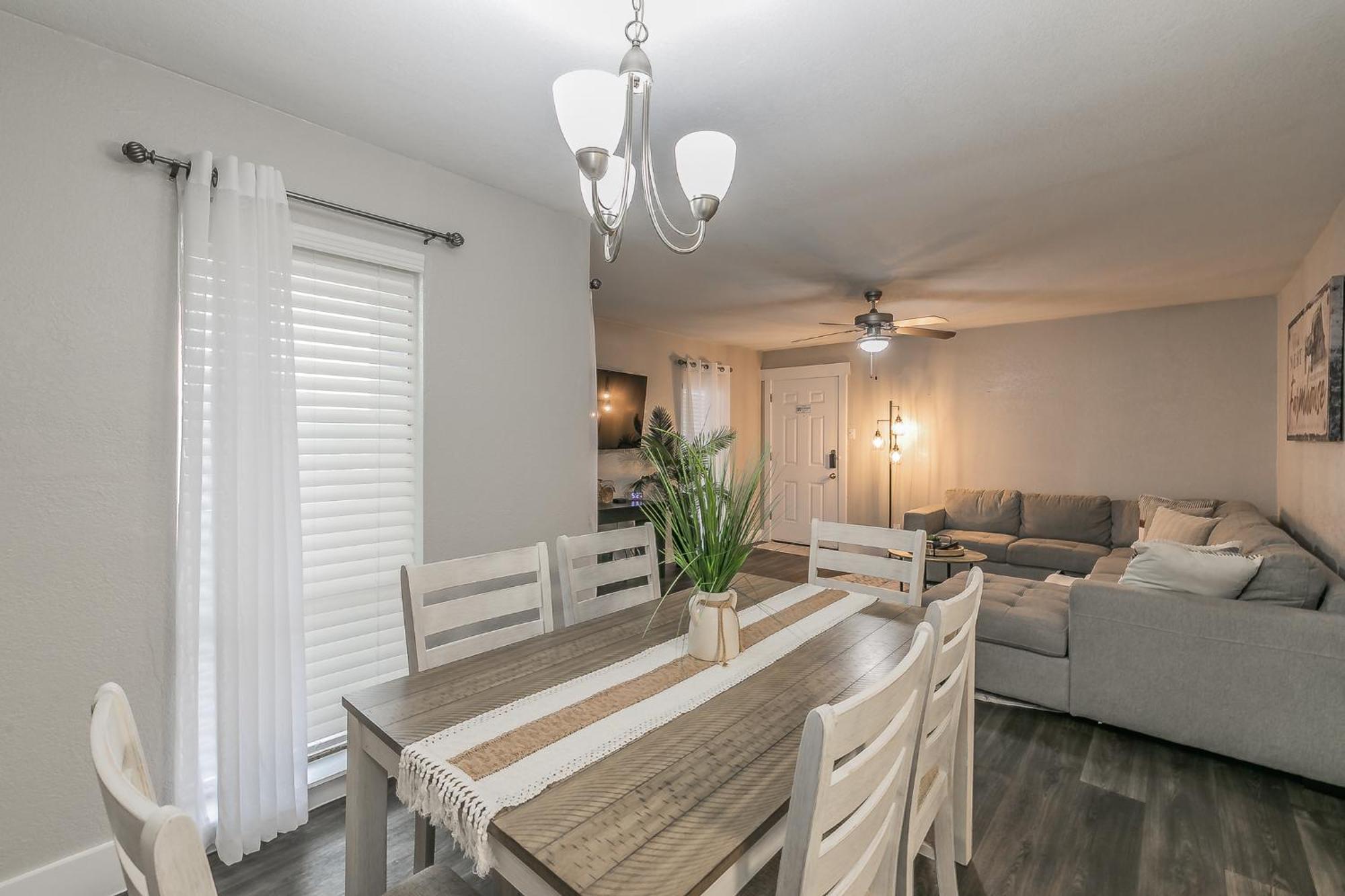 Cozy 2Br Farmhouse Apt - Sleeps 8 - Free Parking! Arlington Esterno foto